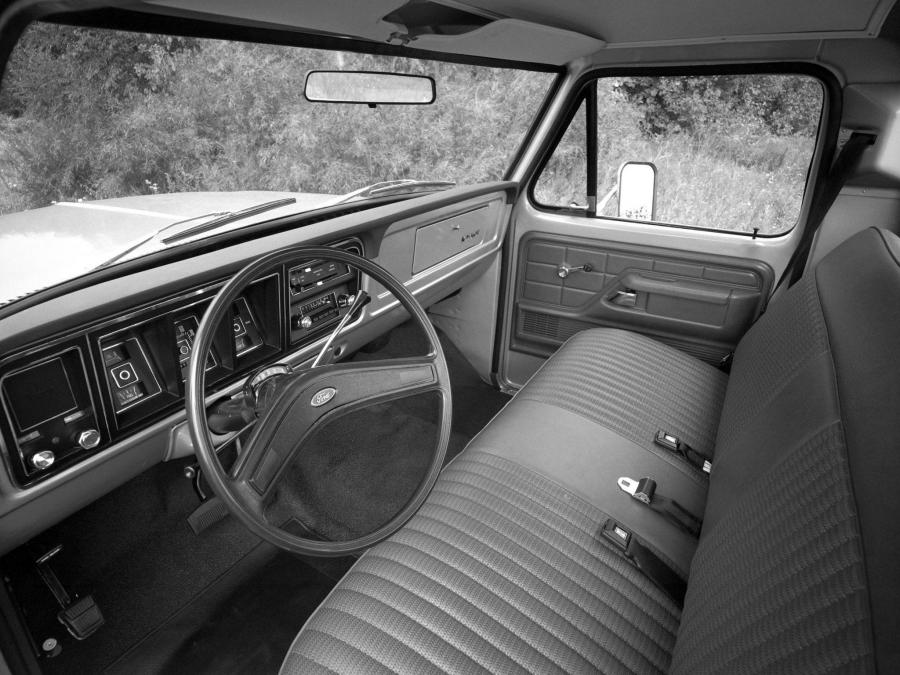  Ford F-100 Custom 1977 года  (фото 2 из 3)